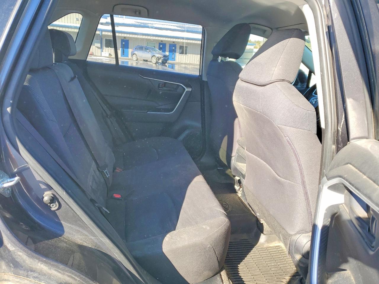 2019 TOYOTA RAV4 LE photo 28