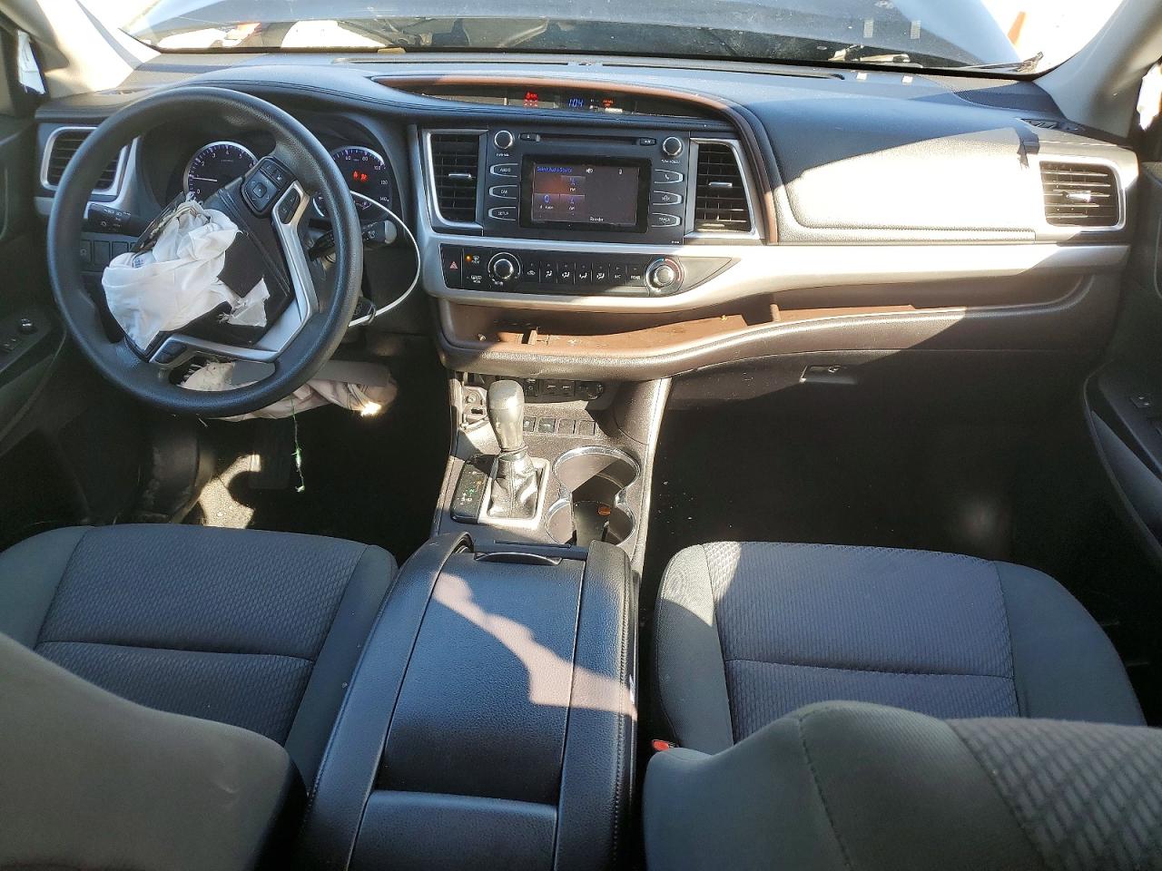 2019 TOYOTA HIGHLANDER LE photo 15