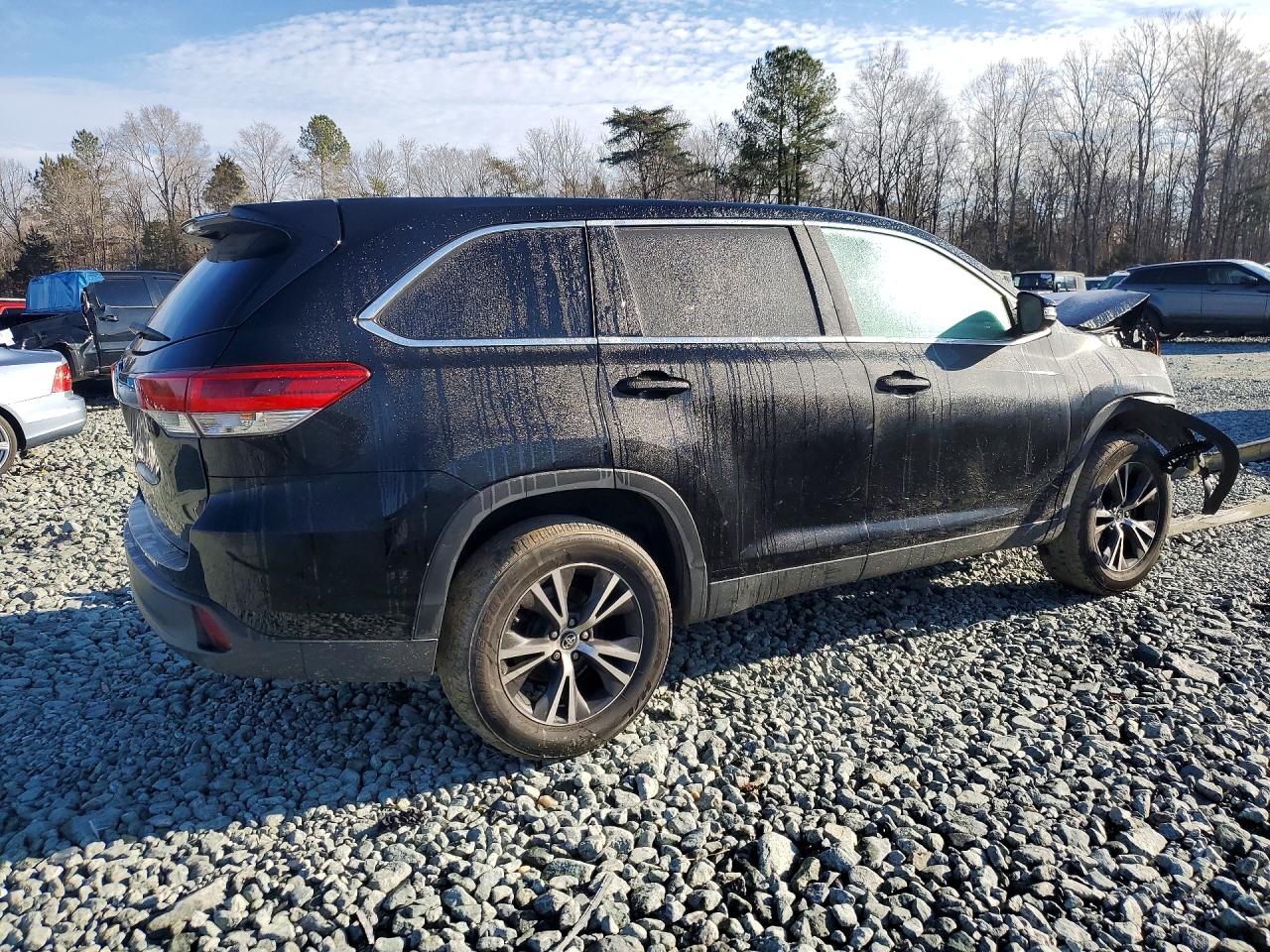 2019 TOYOTA HIGHLANDER LE photo 5