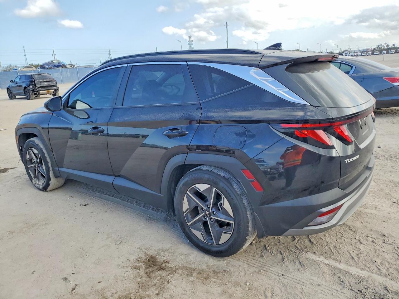 2025 HYUNDAI TUCSON SEL photo 3