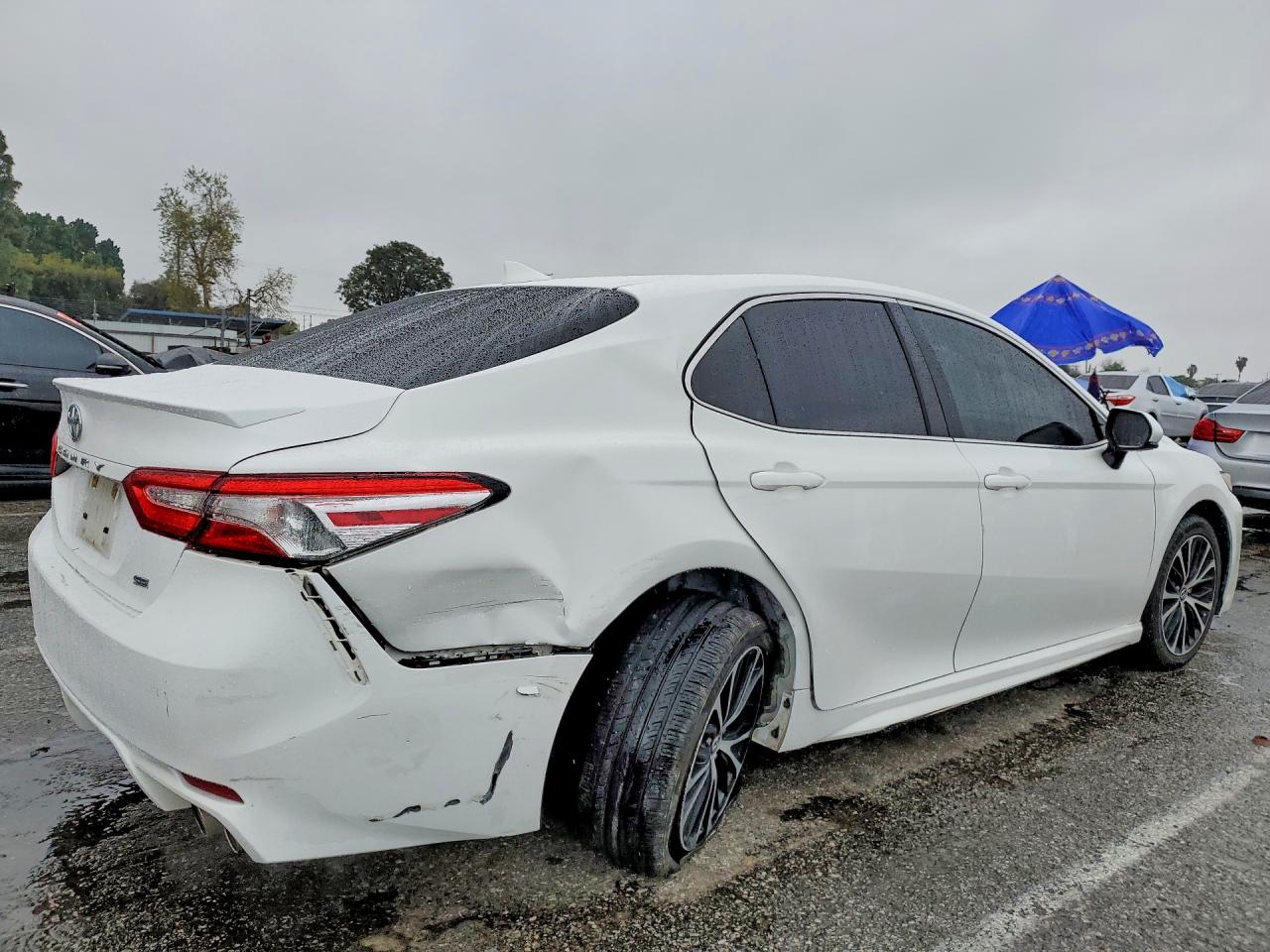 2020 TOYOTA CAMRY SE photo 3