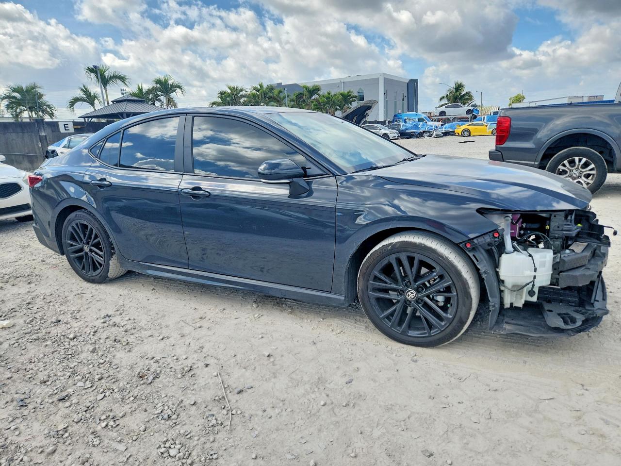 2025 TOYOTA CAMRY SE photo 4