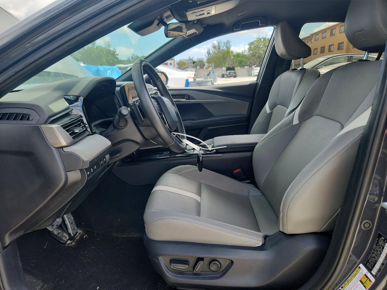 2025 TOYOTA CAMRY SE photo 7
