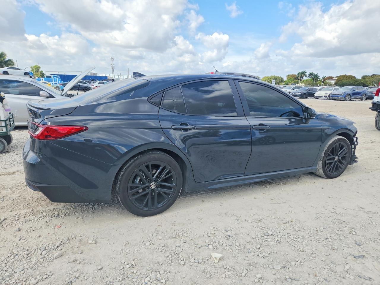 2025 TOYOTA CAMRY SE photo 3