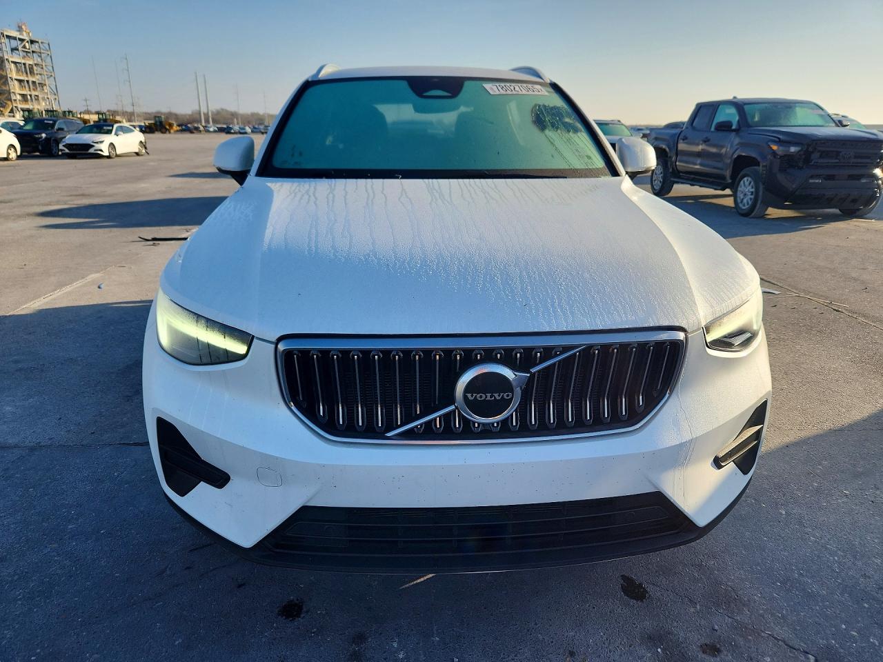 2024 VOLVO XC40 CORE photo 5