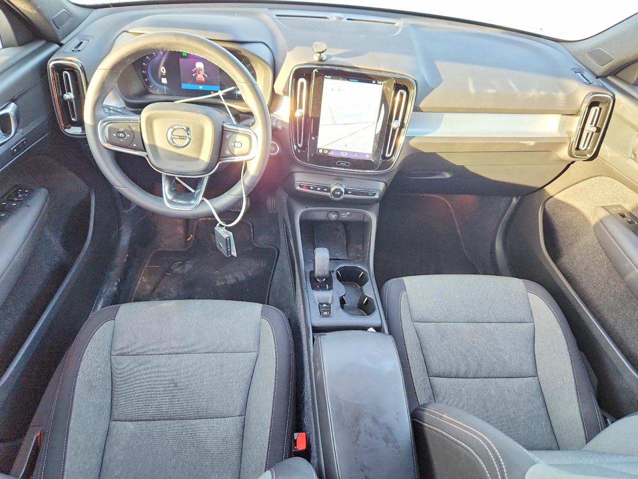 2024 VOLVO XC40 CORE photo 8