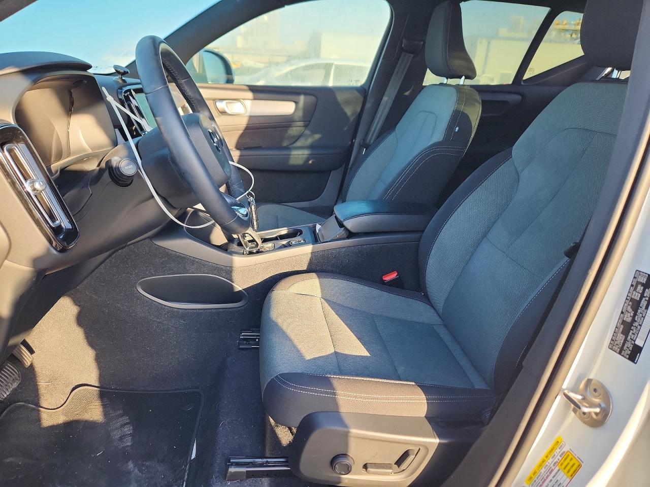 2024 VOLVO XC40 CORE photo 7