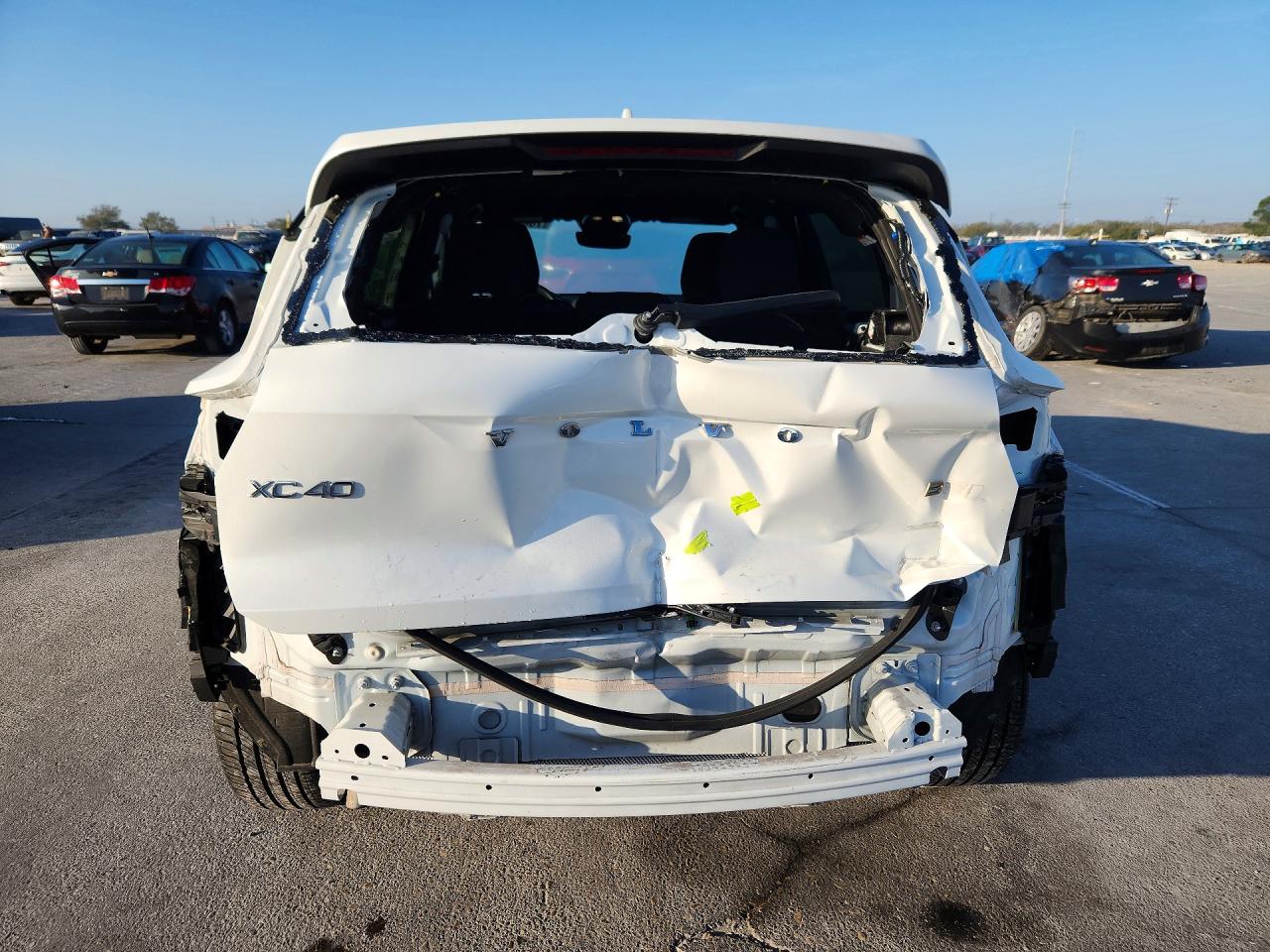 2024 VOLVO XC40 CORE photo 6