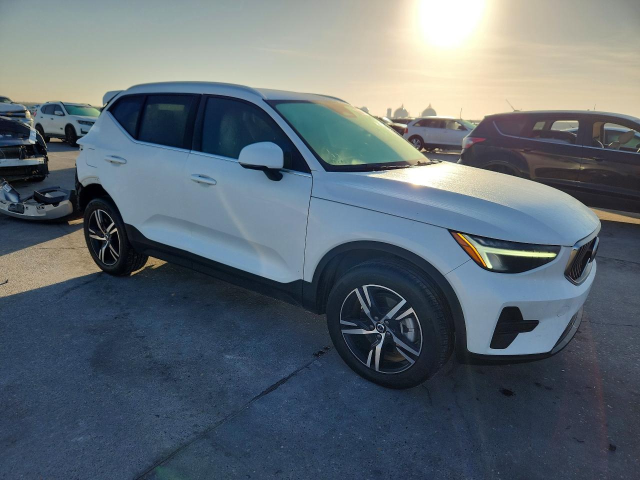 2024 VOLVO XC40 CORE photo 4