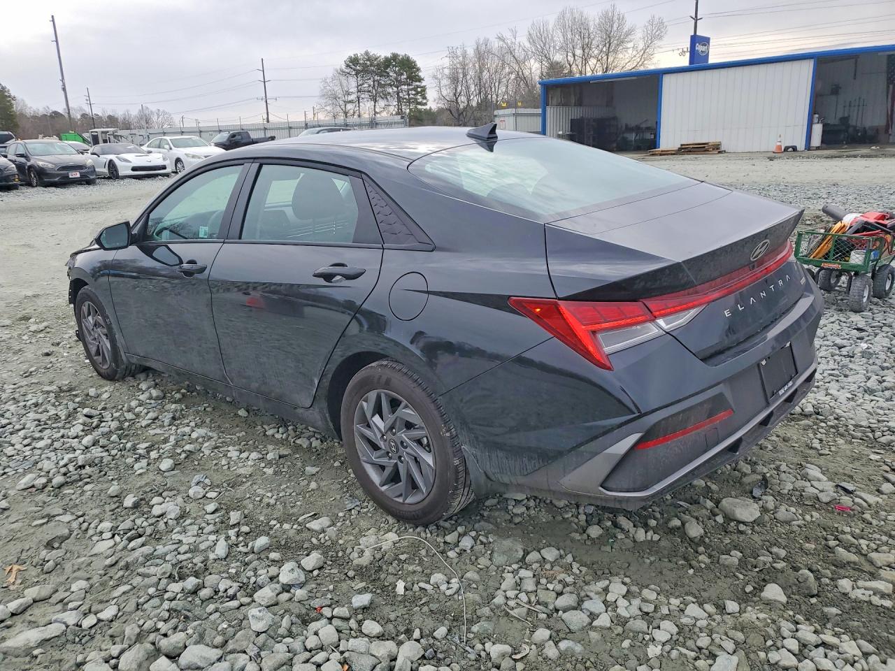 2025 HYUNDAI ELANTRA BLUE photo 3