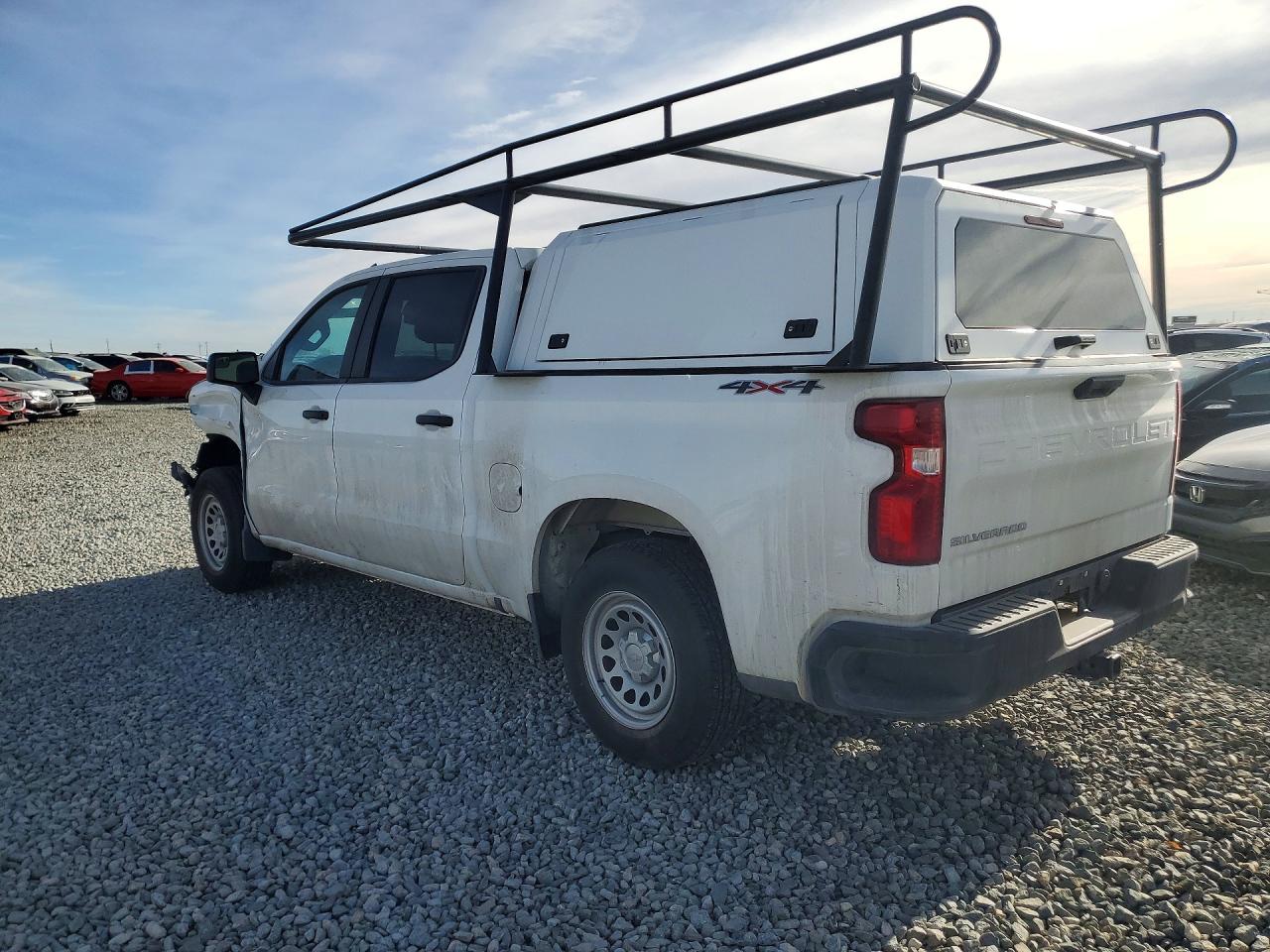 2024 CHEVROLET SILVERADO K1500 photo 2
