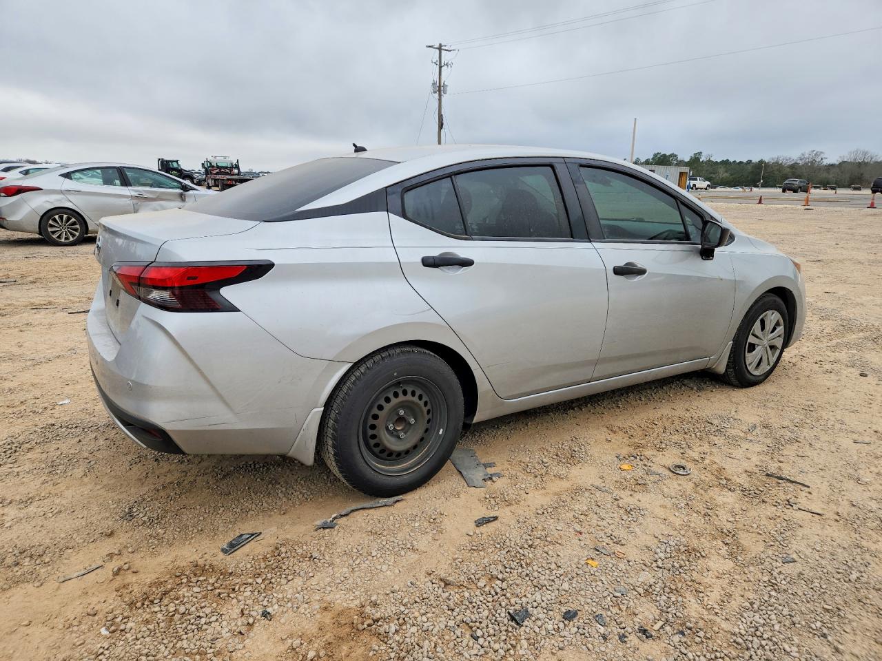 2020 NISSAN VERSA S photo 5