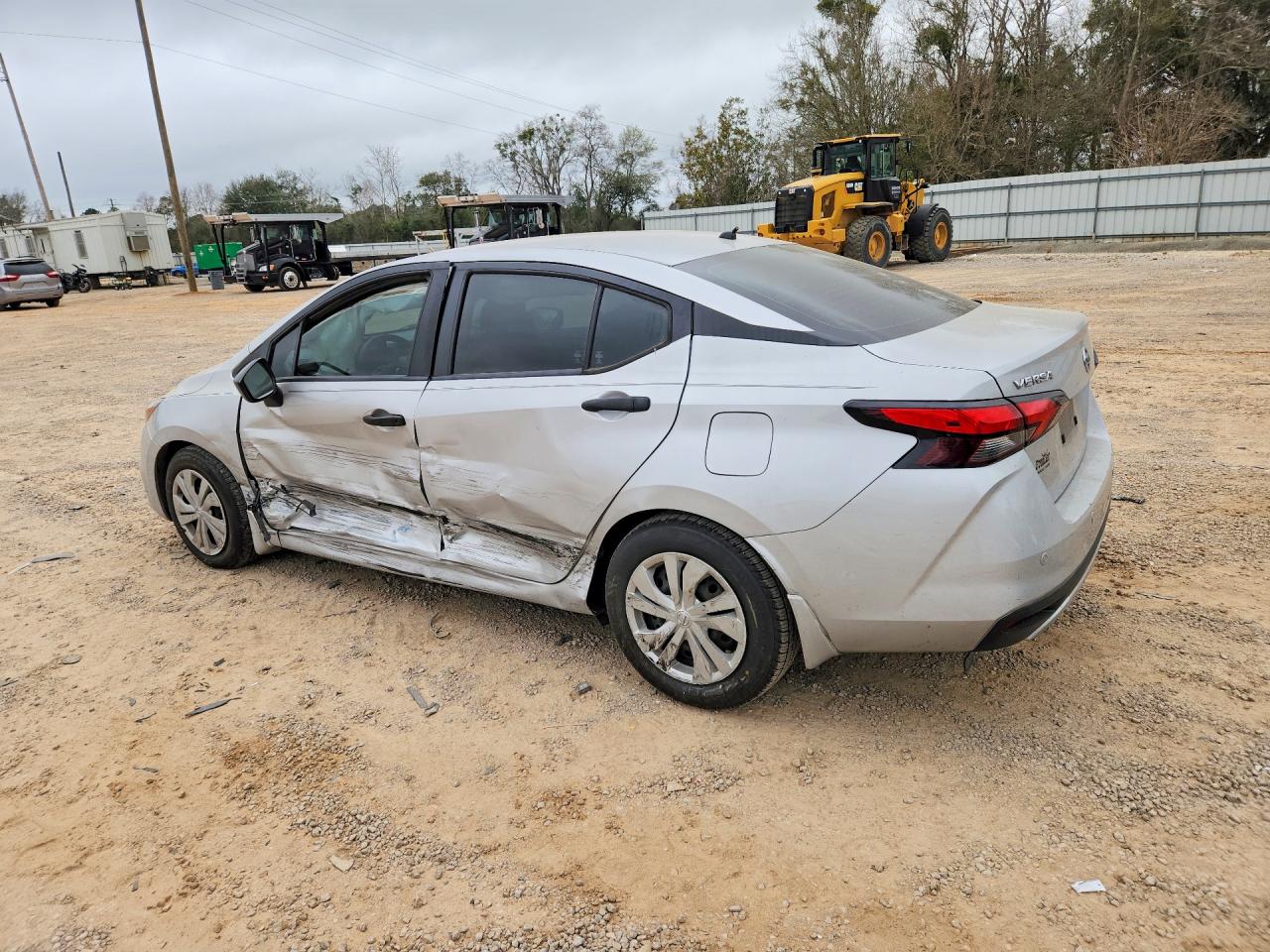 2020 NISSAN VERSA S photo 3