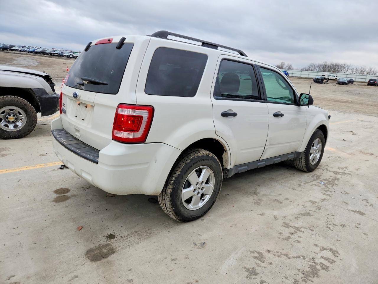2011 FORD ESCAPE XLT photo 3