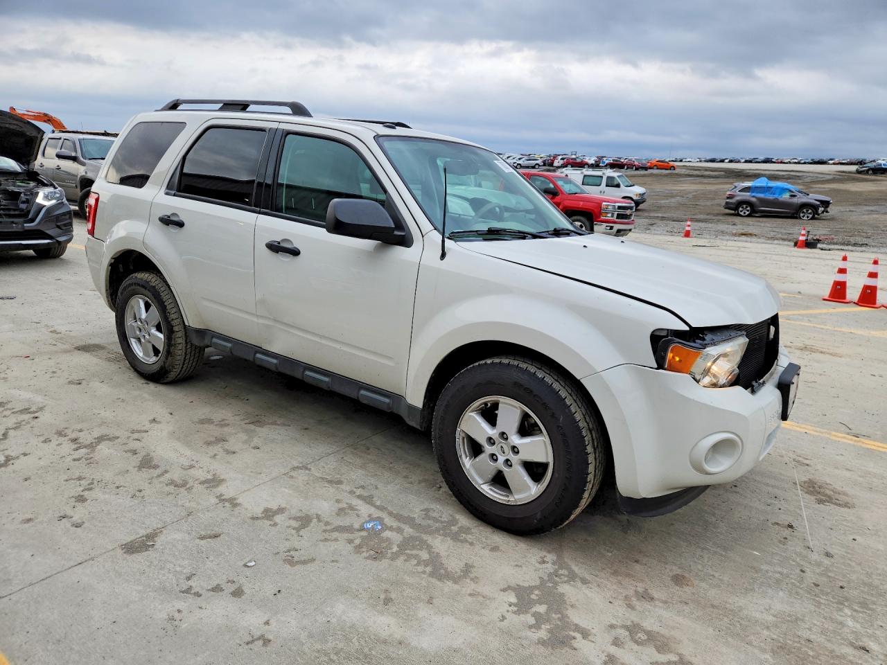 2011 FORD ESCAPE XLT photo 4