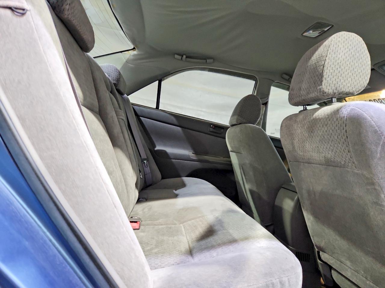 2002 TOYOTA CAMRY LE photo 19