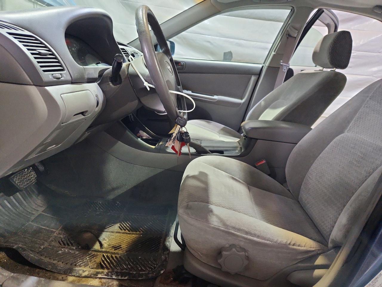 2002 TOYOTA CAMRY LE photo 13