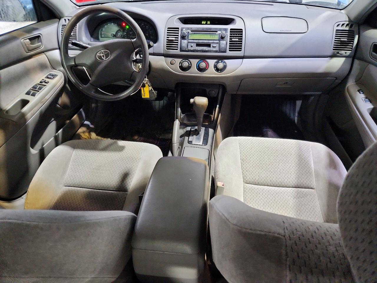 2002 TOYOTA CAMRY LE photo 15