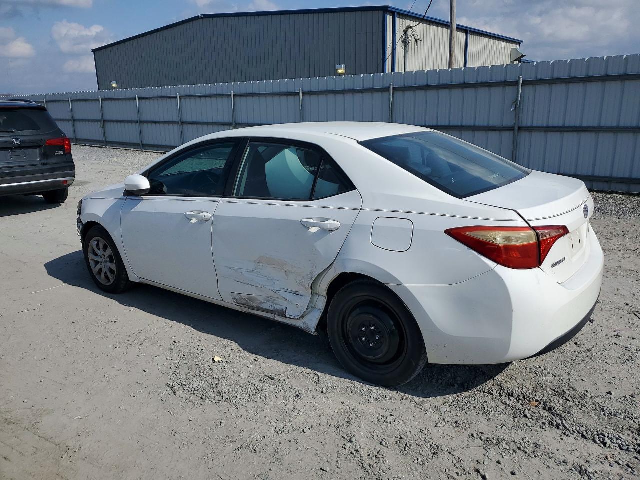 2018 TOYOTA COROLLA L photo 3