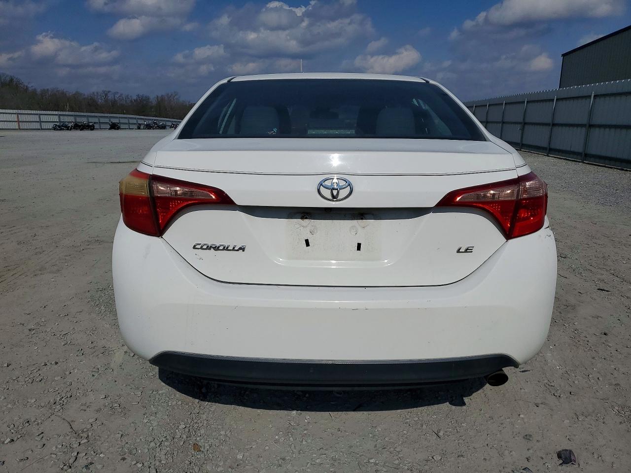2018 TOYOTA COROLLA L photo 11