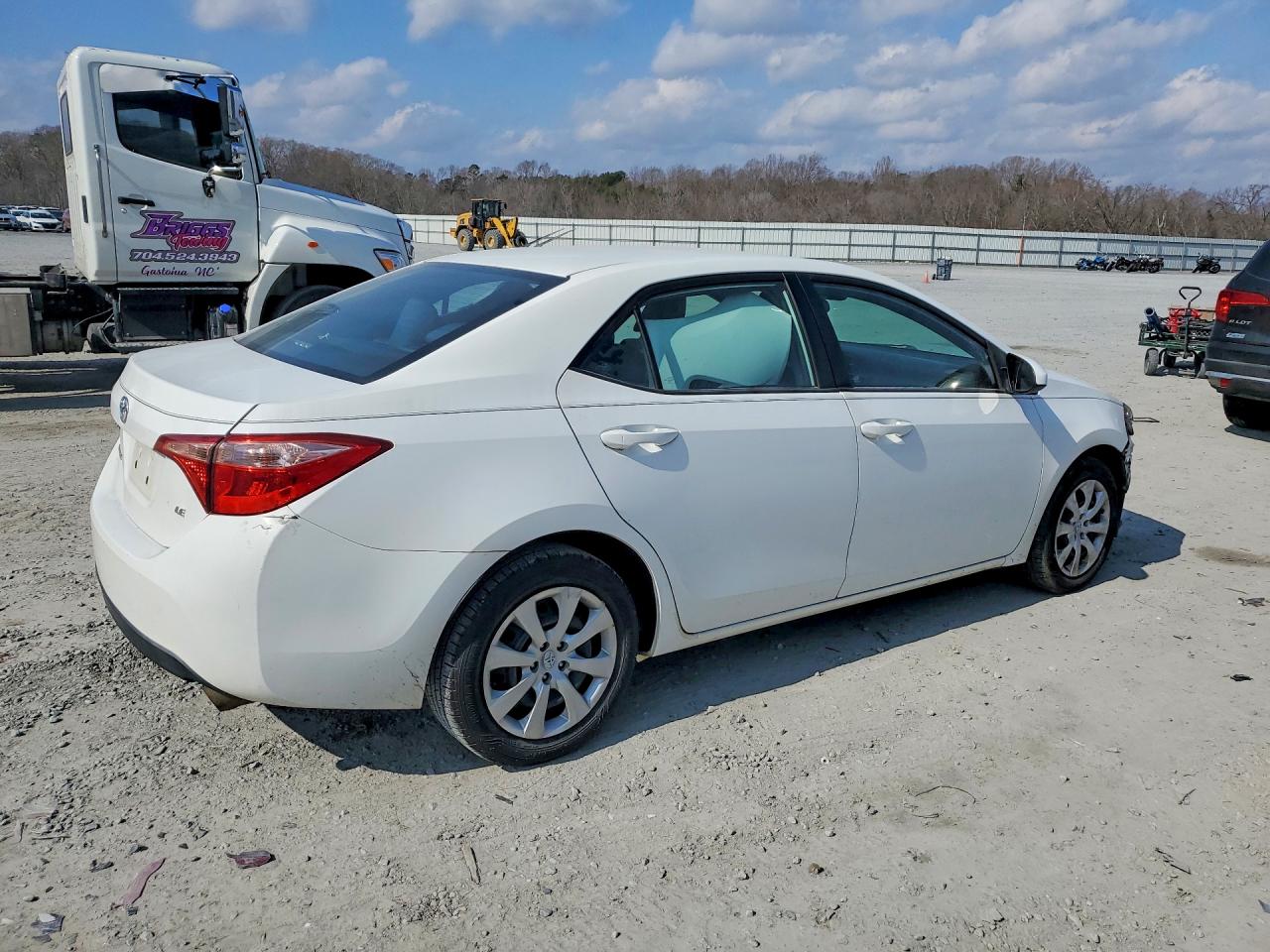 2018 TOYOTA COROLLA L photo 5