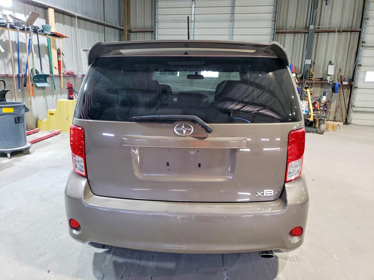 2011 TOYOTA SCION XB photo 11