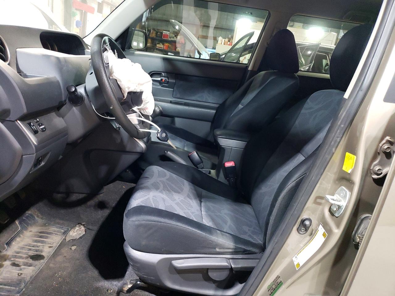 2011 TOYOTA SCION XB photo 13