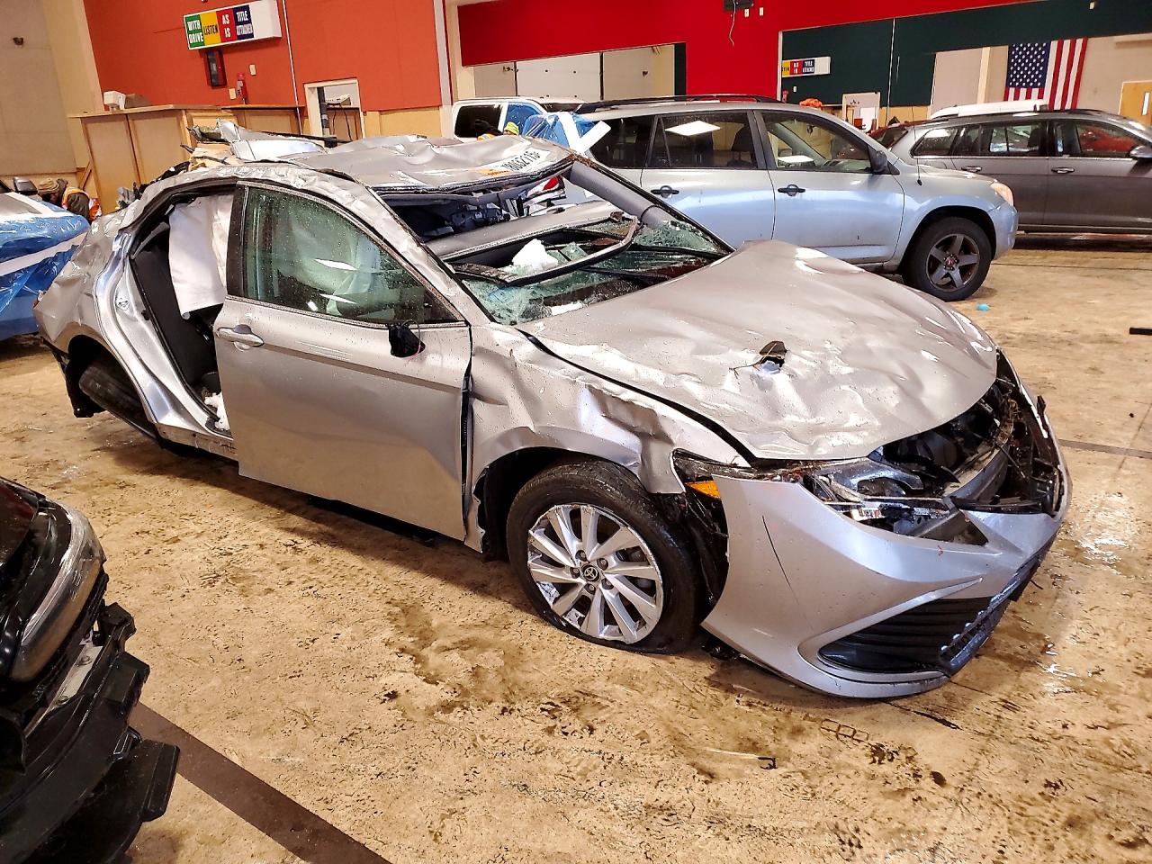 2022 TOYOTA CAMRY LE photo 4