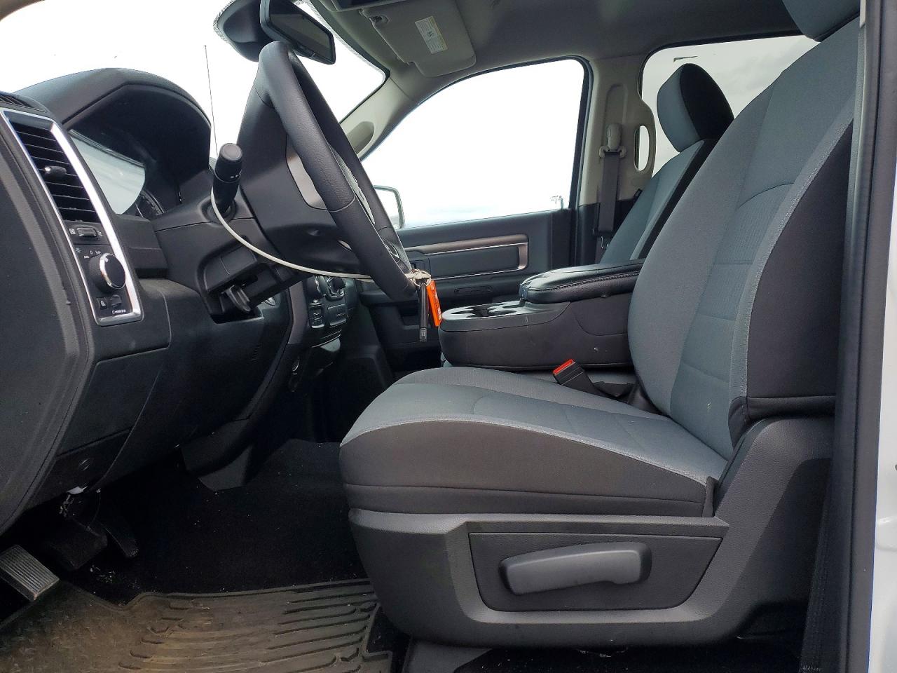 2023 RAM 1500 CLASSIC SLT photo 13