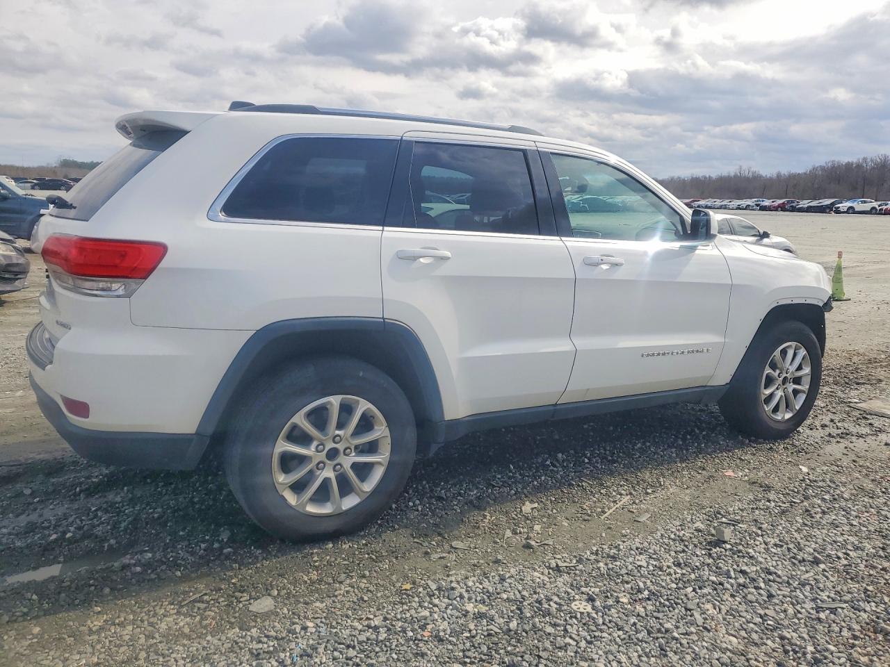 2015 JEEP GRAND CHEROKEE LAREDO photo 3
