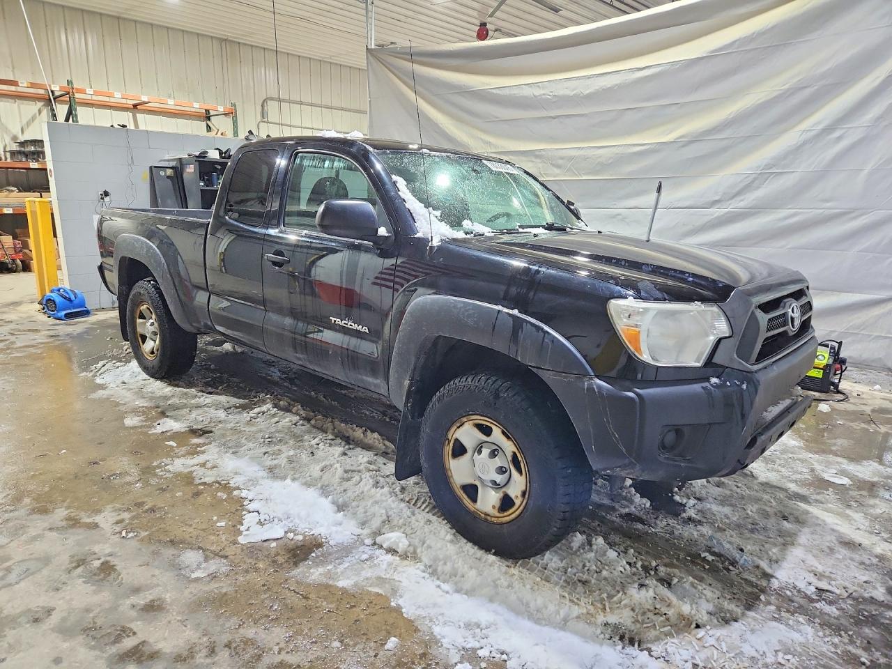 2013 TOYOTA TACOMA photo 4