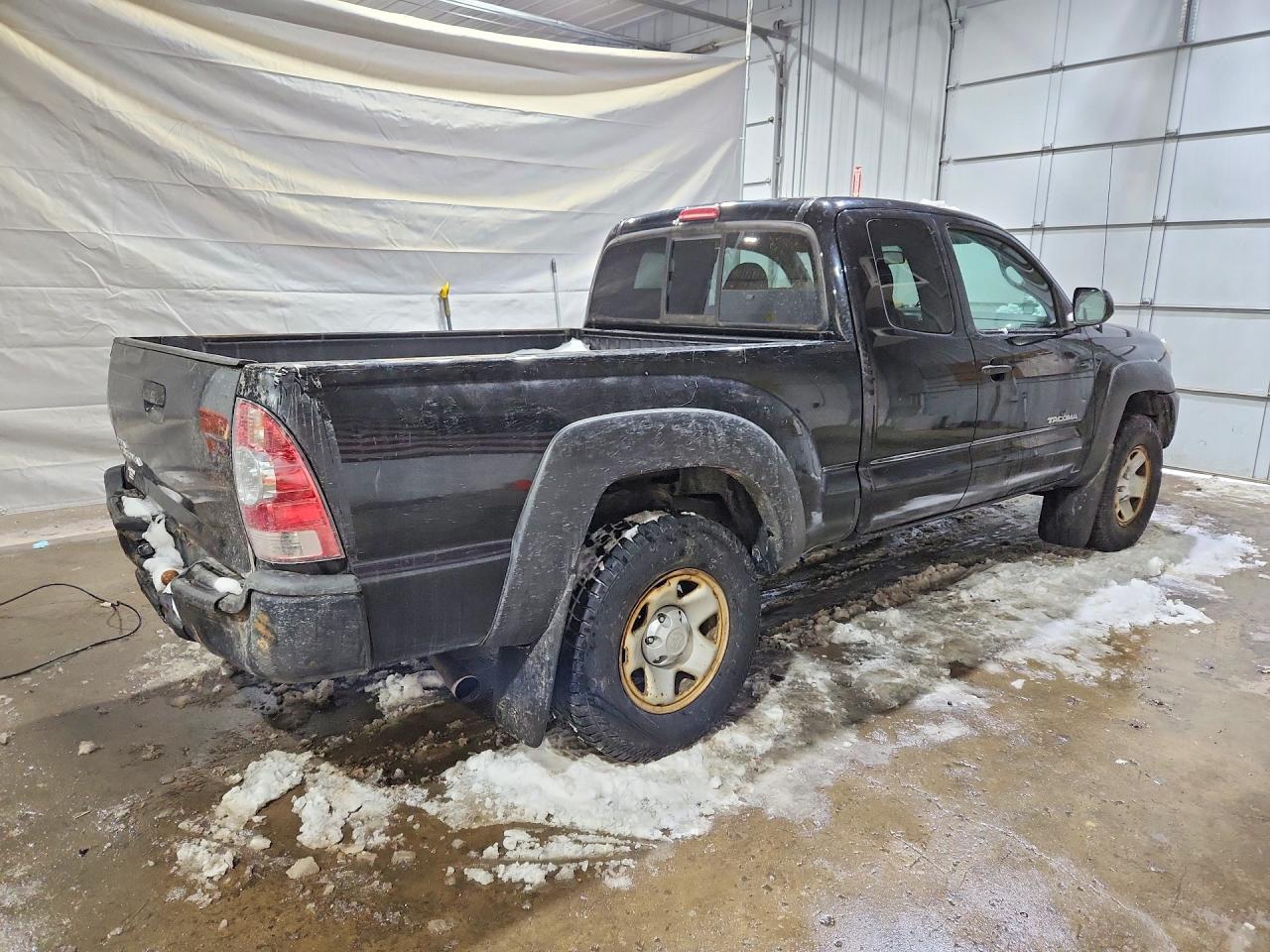 2013 TOYOTA TACOMA photo 3