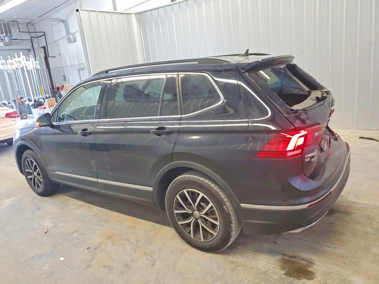 2021 VOLKSWAGEN TIGUAN SE photo 3