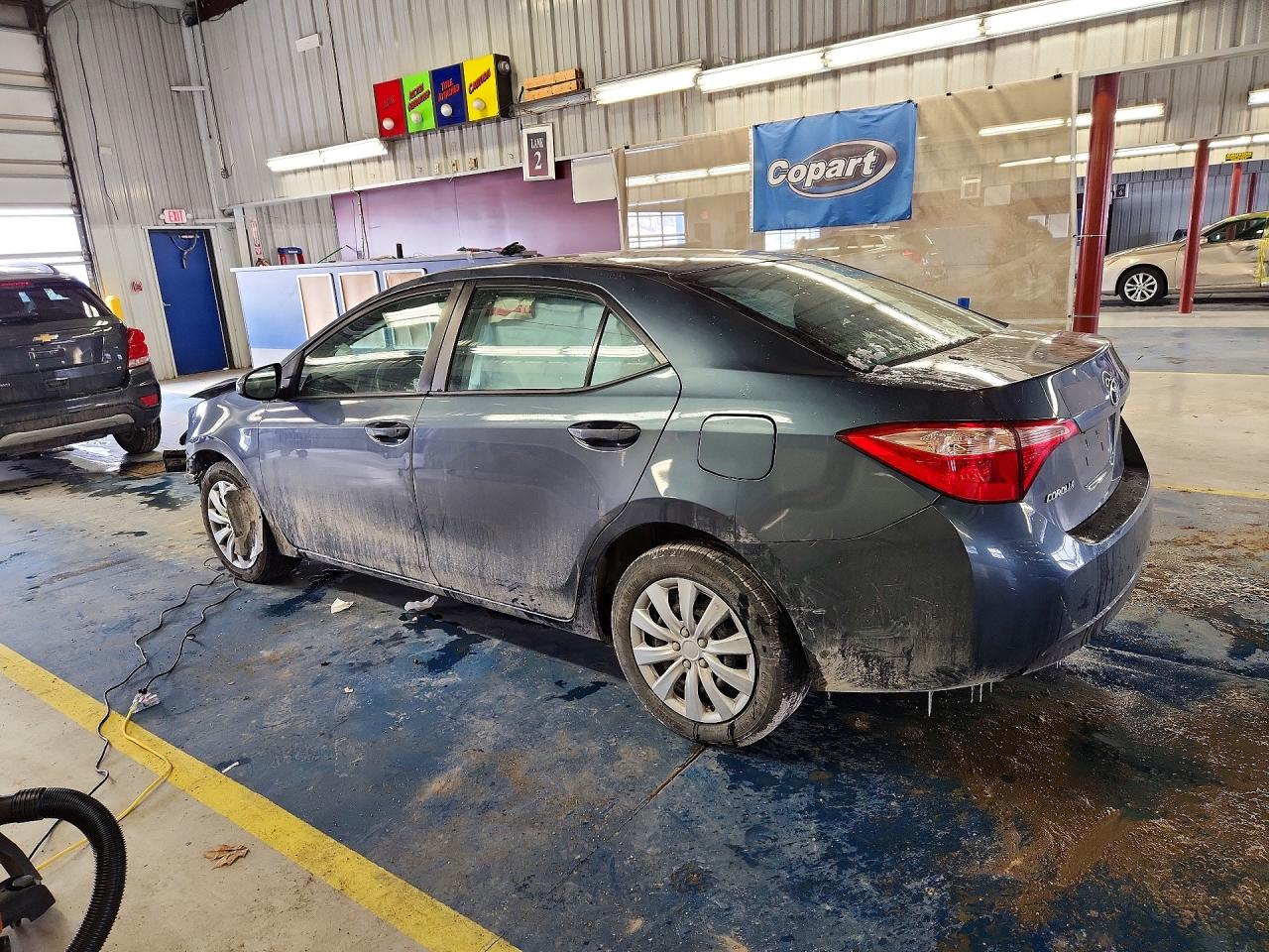 2017 TOYOTA COROLLA LE photo 3