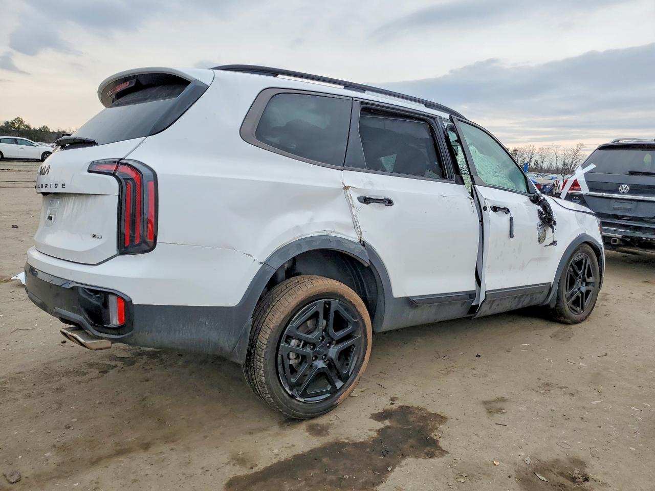 2025 KIA TELLURIDE SX PRESTIGE X-LINE photo 3