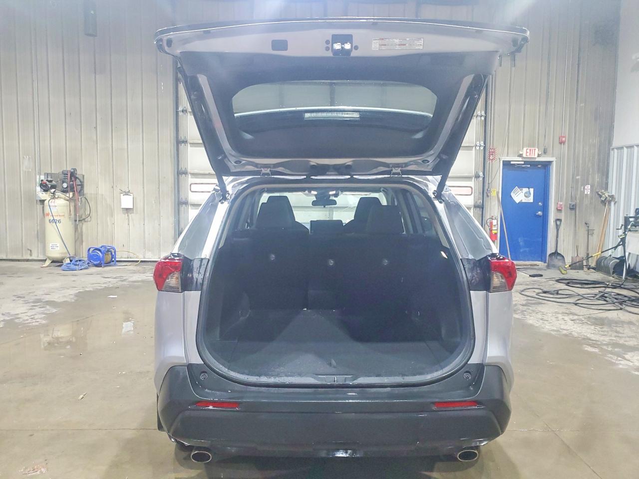 2024 TOYOTA RAV4 XLE photo 6