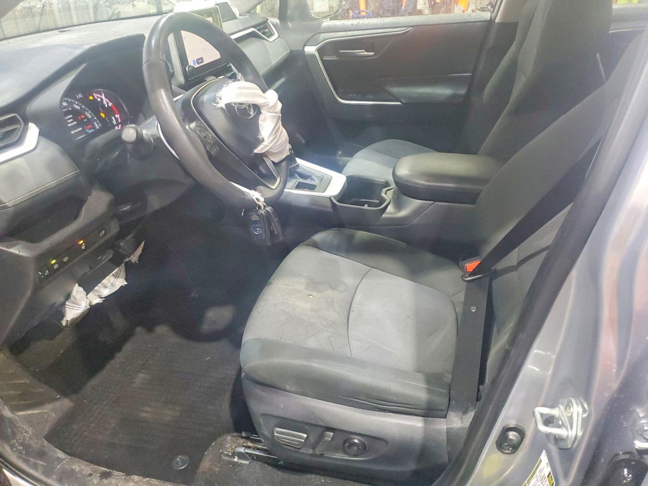 2024 TOYOTA RAV4 XLE photo 7