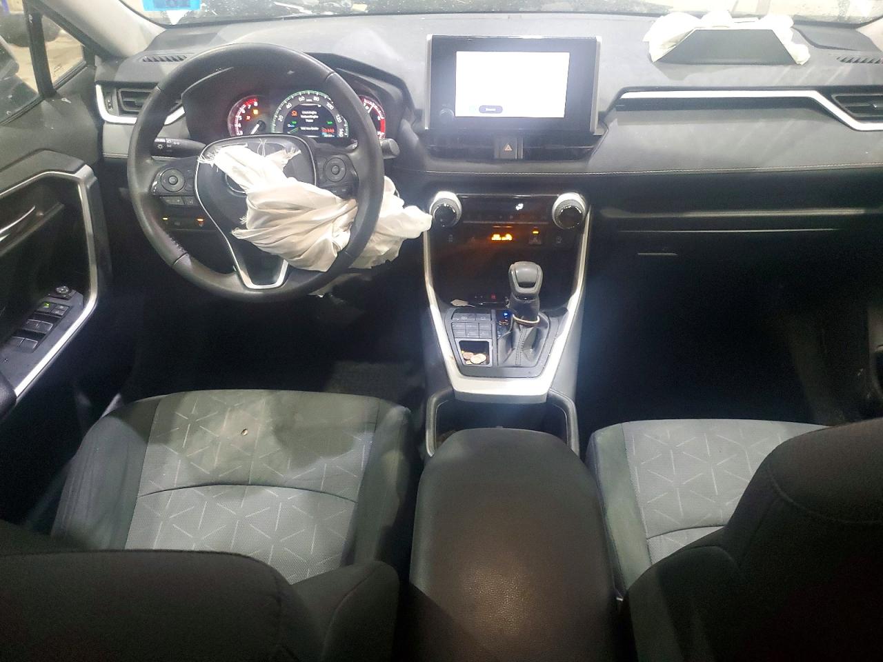 2024 TOYOTA RAV4 XLE photo 8