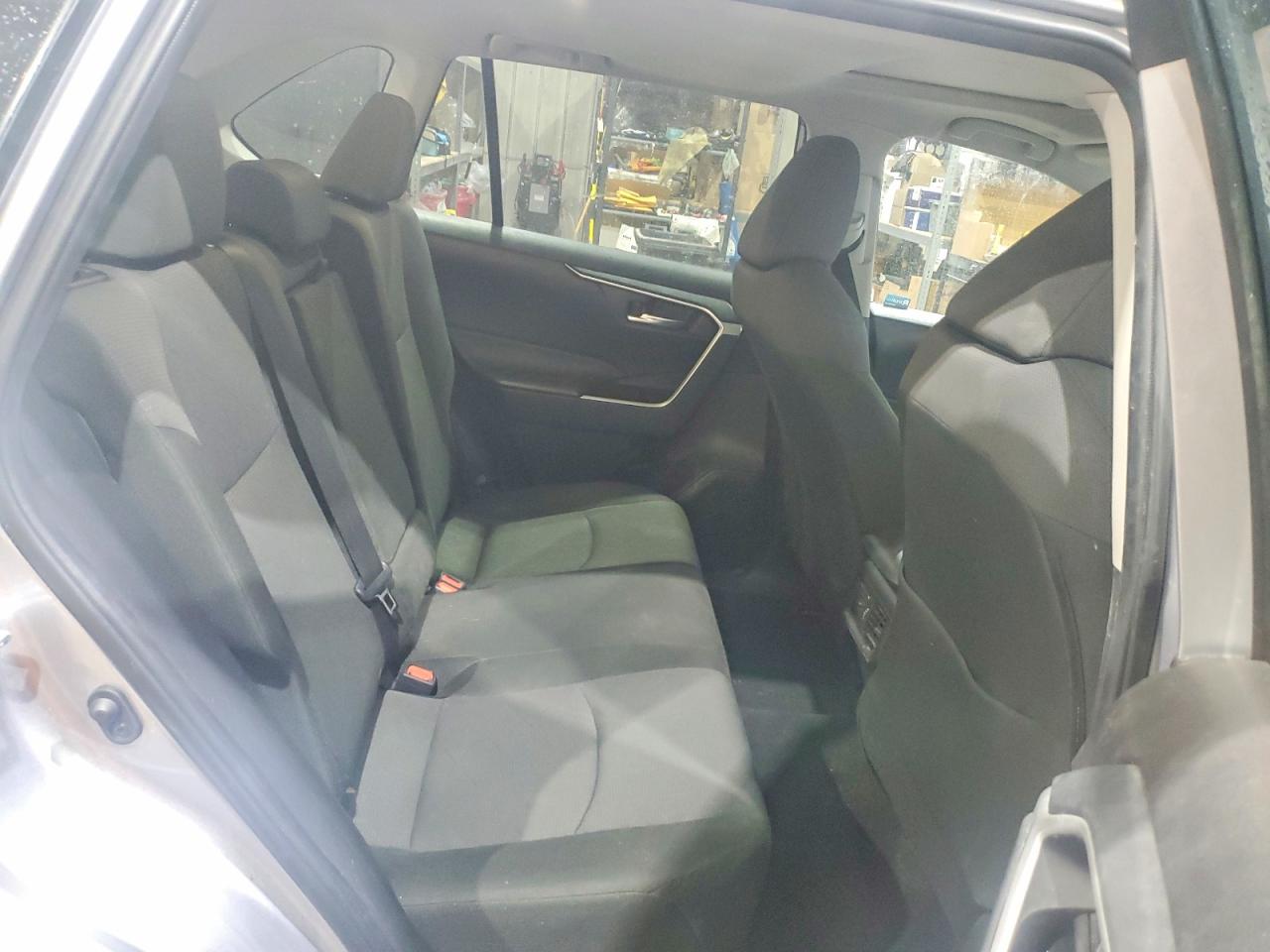 2024 TOYOTA RAV4 XLE photo 11