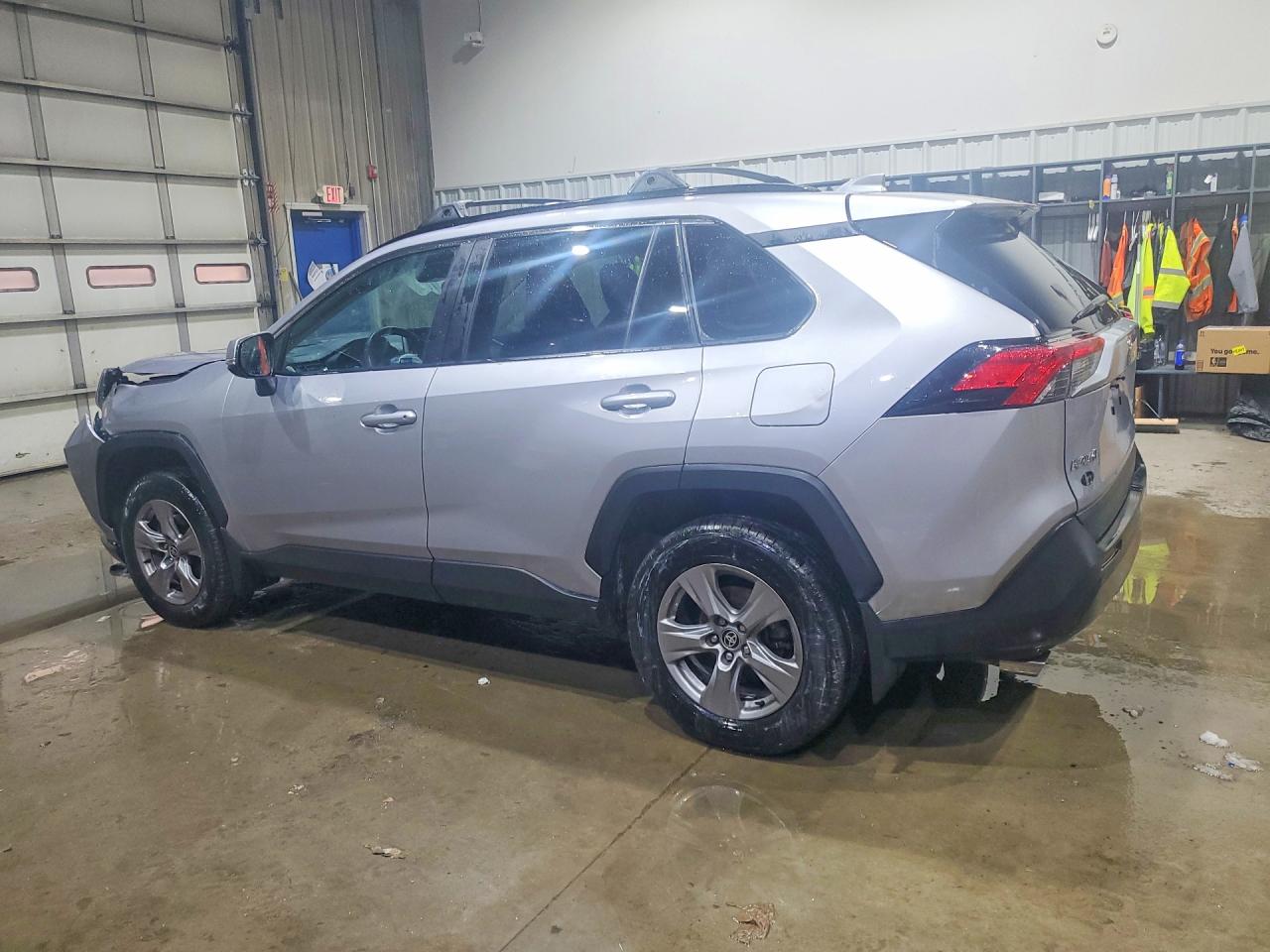 2024 TOYOTA RAV4 XLE photo 2