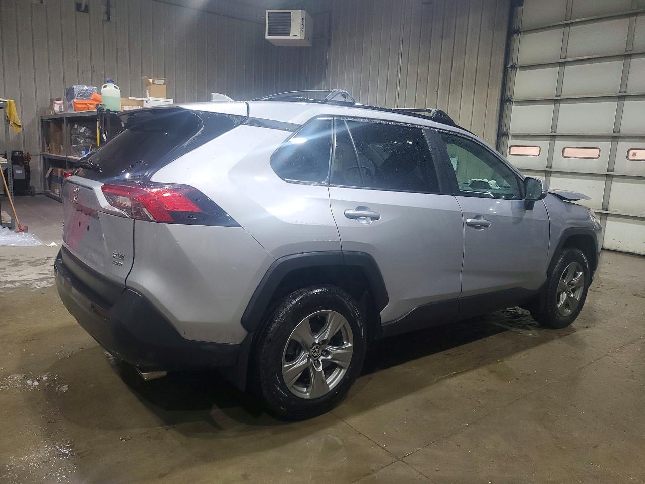 2024 TOYOTA RAV4 XLE photo 3