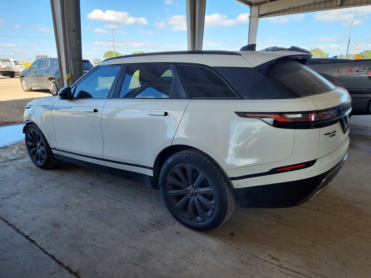 2018 LAND ROVER RANGE ROVER VELAR R-DYNAMIC SE photo 2