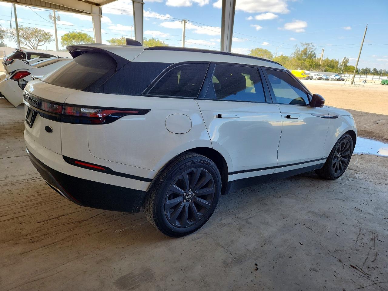 2018 LAND ROVER RANGE ROVER VELAR R-DYNAMIC SE photo 3