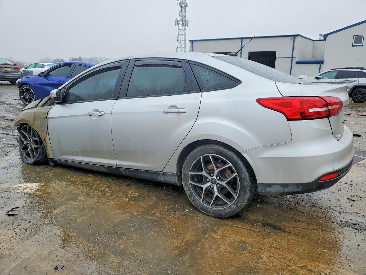 2018 FORD FOCUS SE photo 2