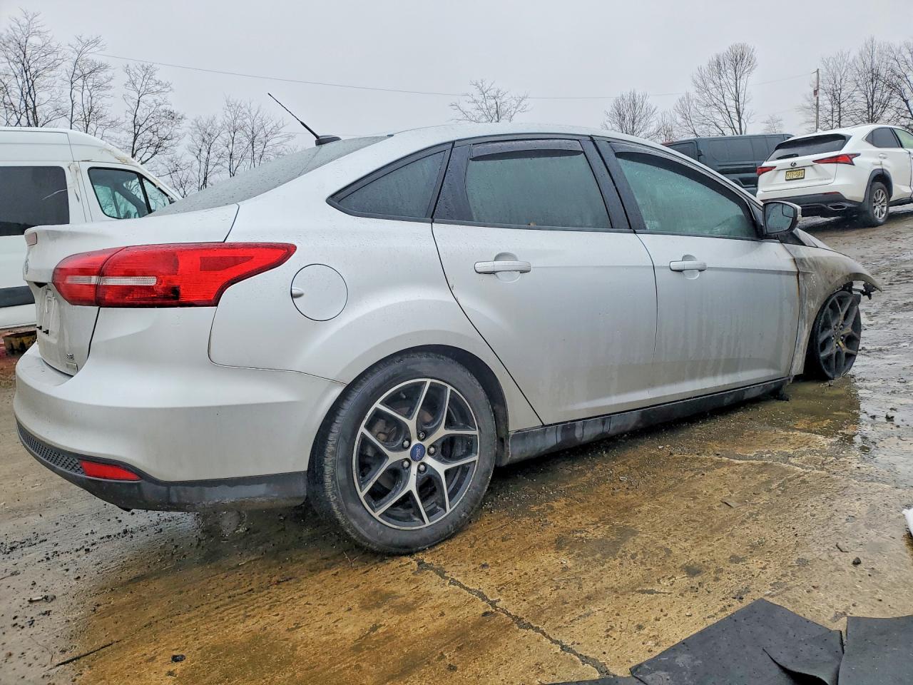 2018 FORD FOCUS SE photo 3