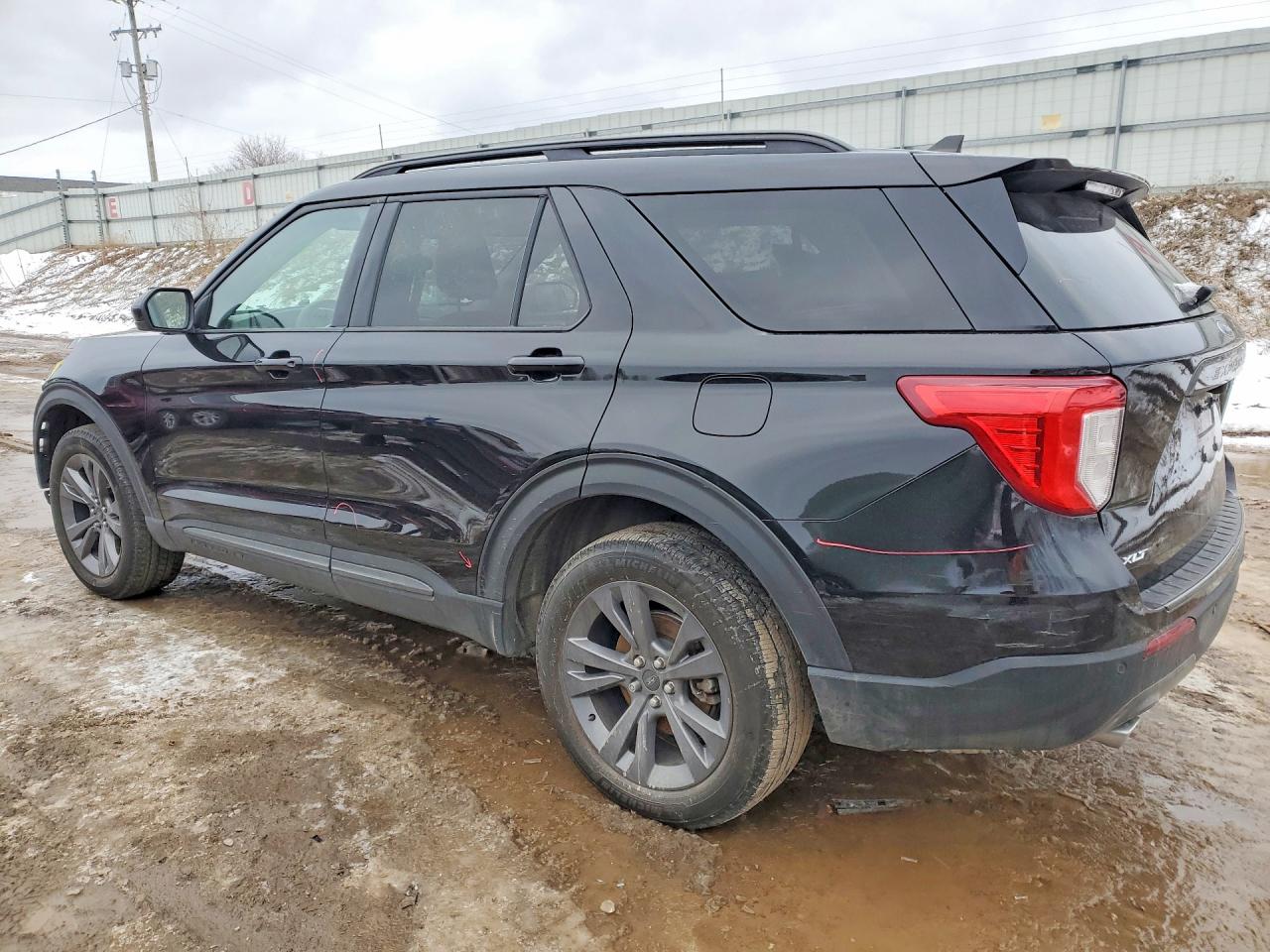 2024 FORD EXPLORER XLT photo 3