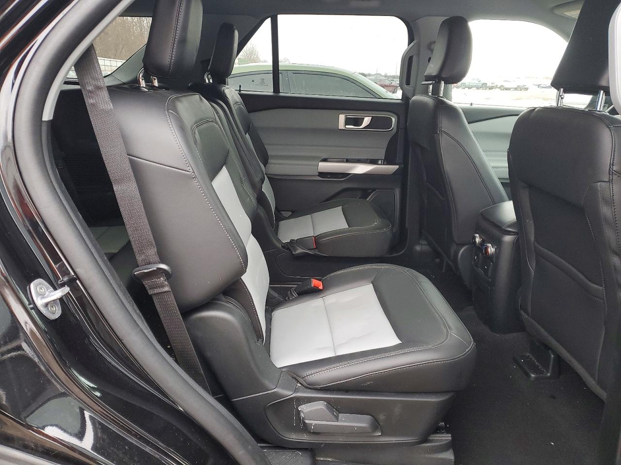 2024 FORD EXPLORER XLT photo 21