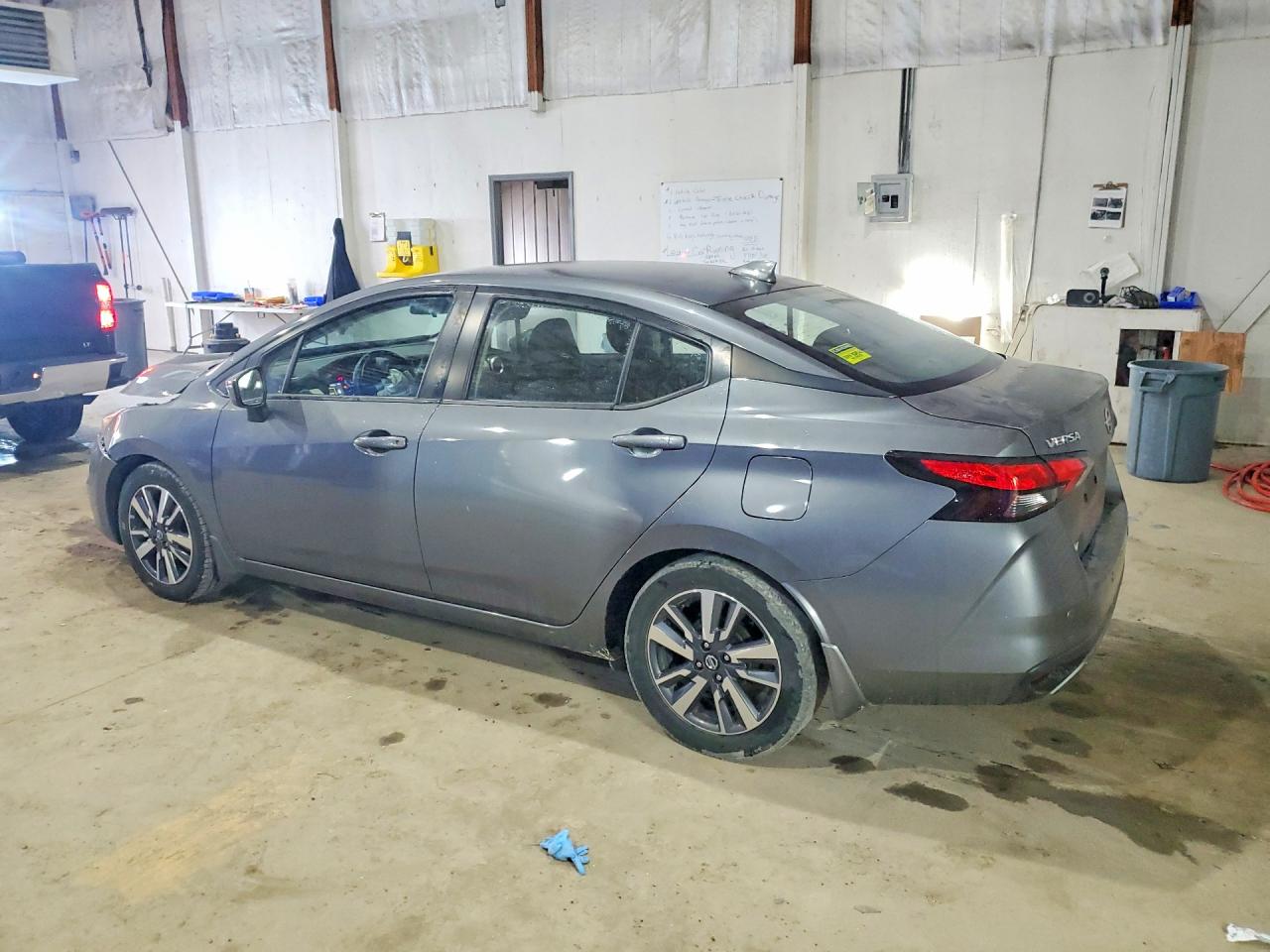 2020 NISSAN VERSA SV photo 3