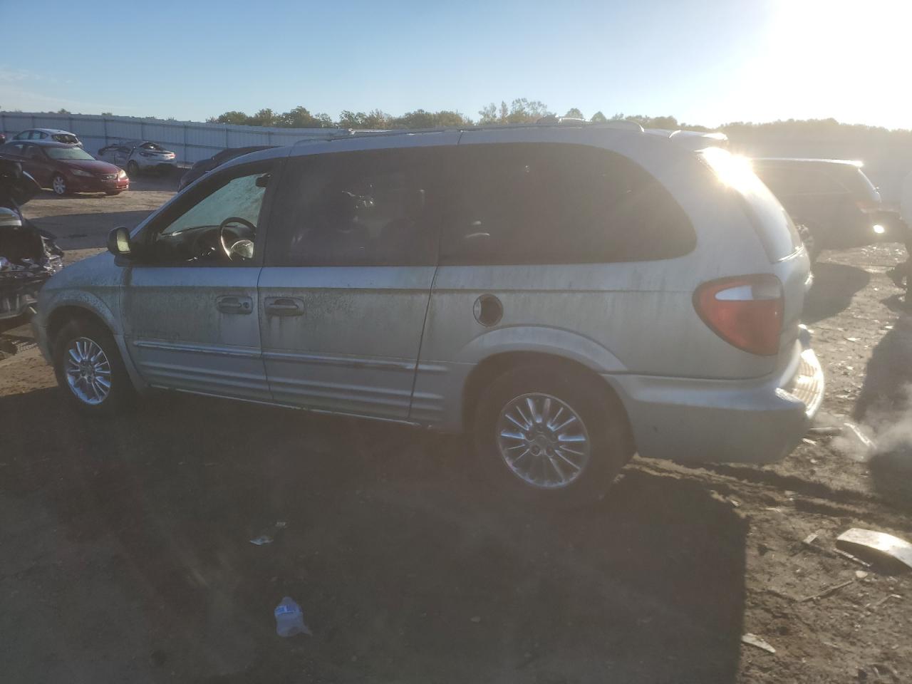 2001 CHRYSLER TOWN & COUNTRY LIMITED photo 3