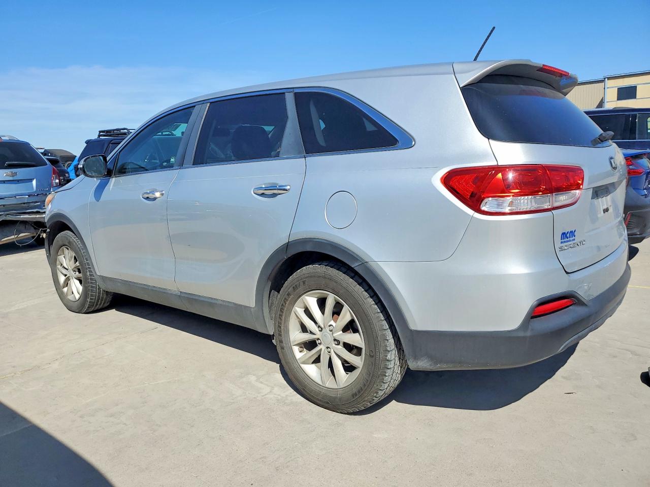 2016 KIA SORENTO L photo 2
